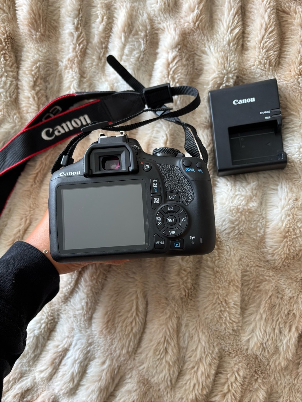 Canon EOS Rebel T7 - Picture 3 of 4